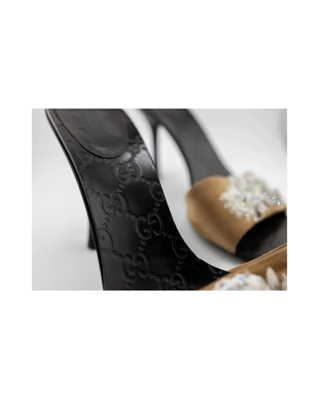 Gucci Heels aus Wildleder in Beige mit glitzernder Bestickung (38.5)